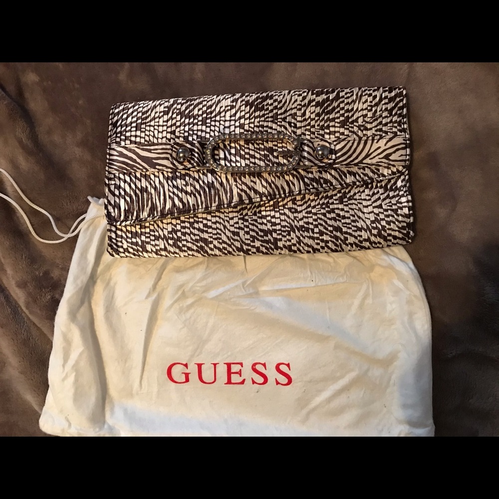 ✨FINAL $✨ GUESS Zebra Clutch